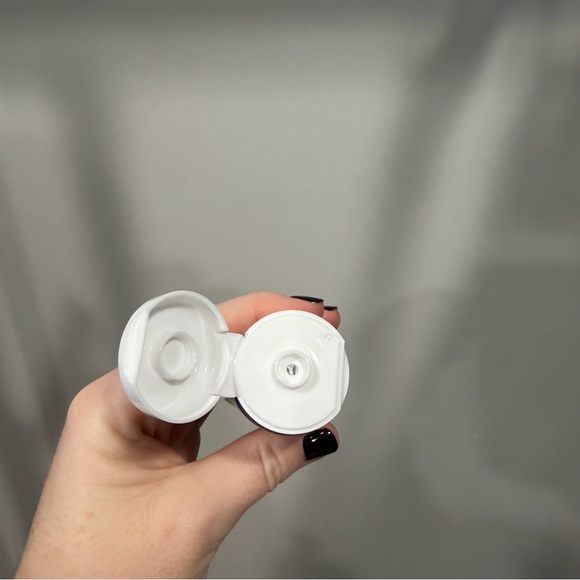 NWT eos Cocoa Cashmere Body Lotion - Picture 3 of 3